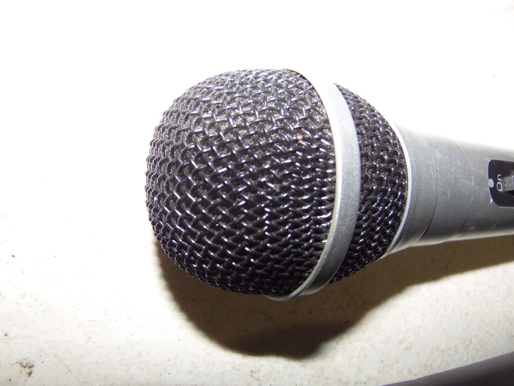 The Singing Machine, Model STVG - 559, Powers on but does not work correctly