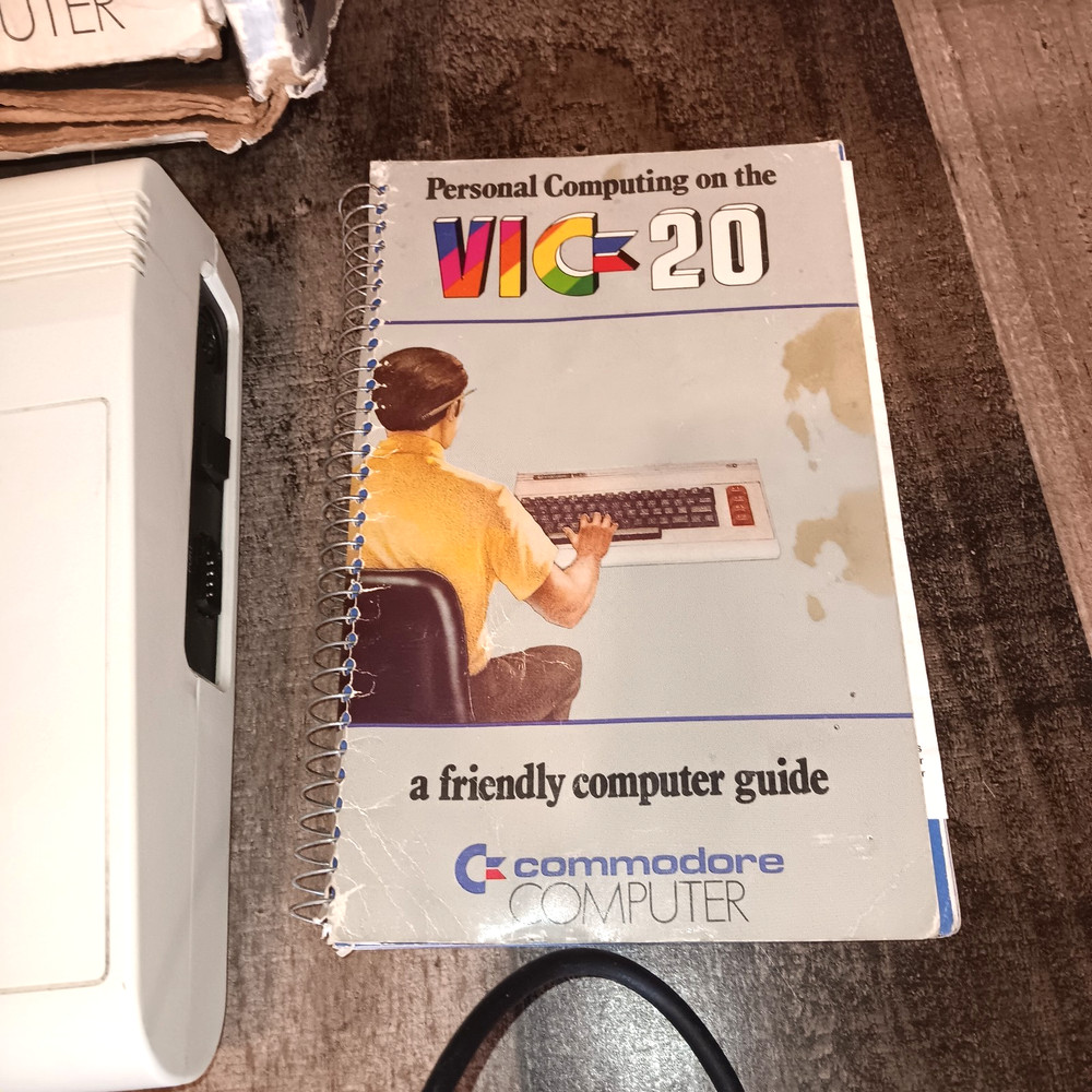Vintage Commodore VIC-20 Computer w/Original Box Manual Power Working Read