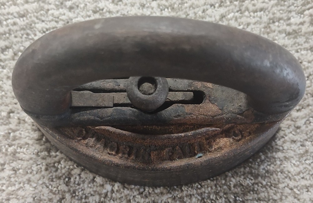 VINTAGE A.C. WILLIAMS IRON -NICE PIECE