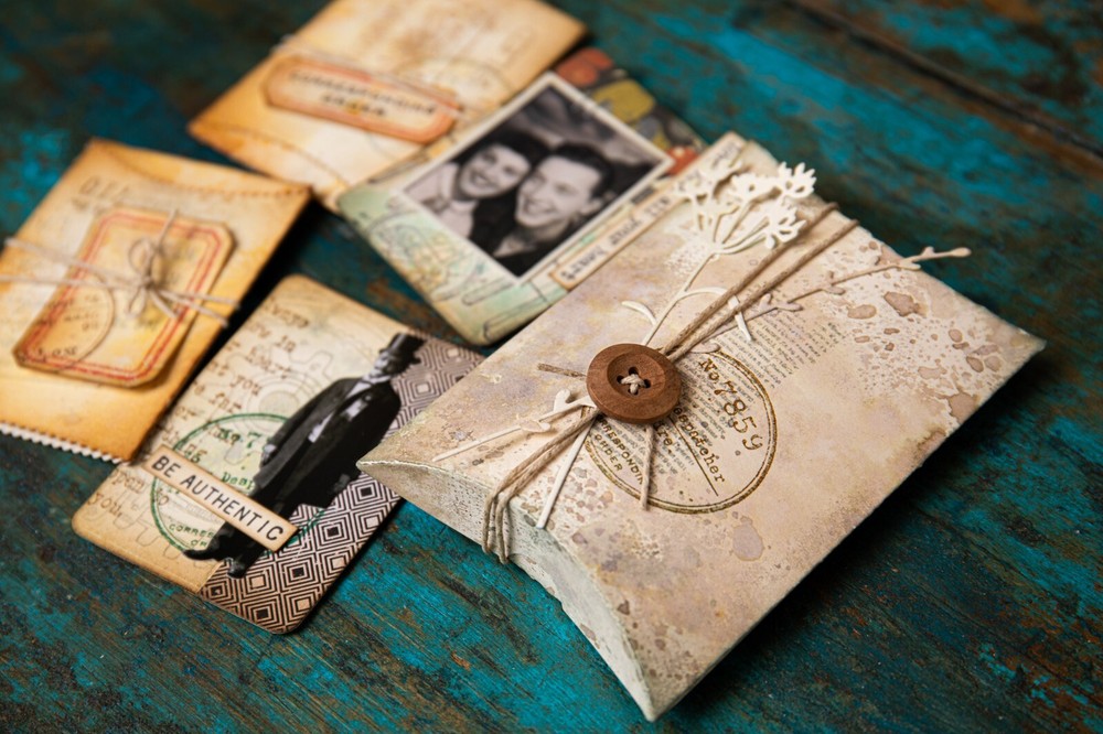 Sizzix Thinlits 5pc Pillow Box #666568 Retail $20.99 by Tim Holtz Vault