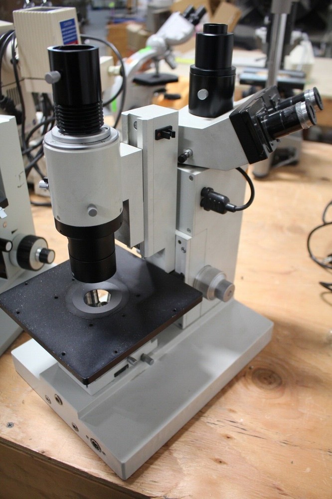 Leitz Epivert Inverted Microscope