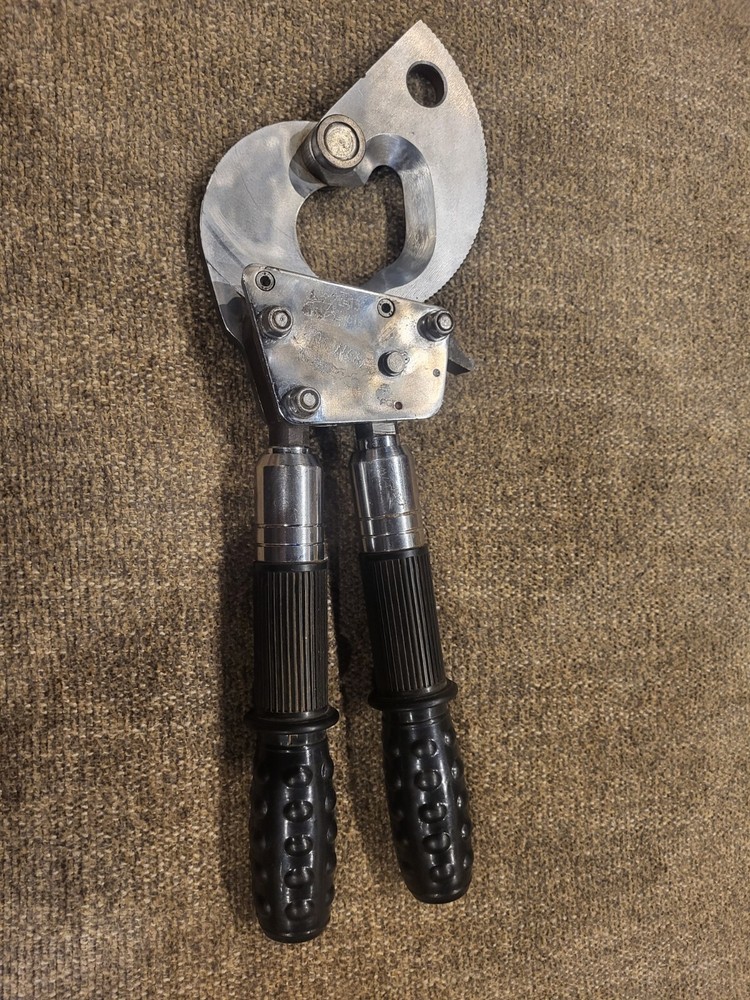 Heavy Duty Ratcheting Cable Cutter RT2005 with Telescoping Locking Handles