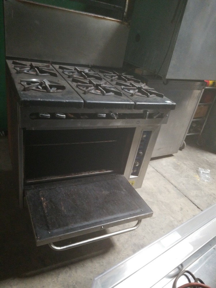 COMMERCIAL RANGE AND CONVENTIONAL OVEN