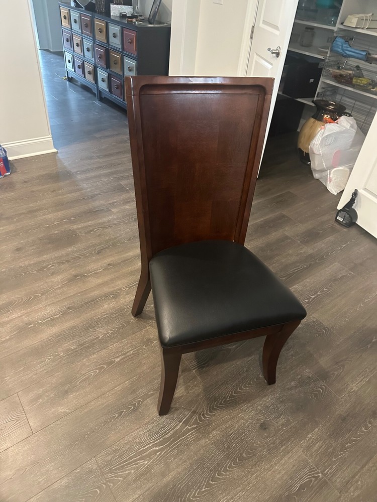 Dining table set for 6 With Extension Leaf Plus China Cabinet. USED