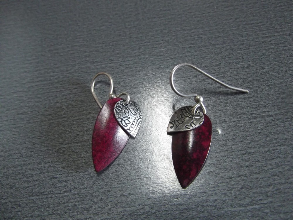 1 Pair Old 1"in Maroon/Silver Teardrop Dangler