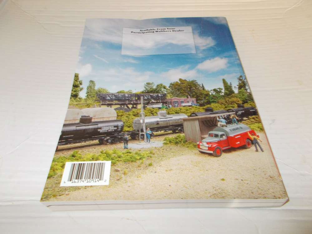 WALTHERS 2014 HO MODEL RAILROAD REFERENCE BOOK,BRAND NEW.
