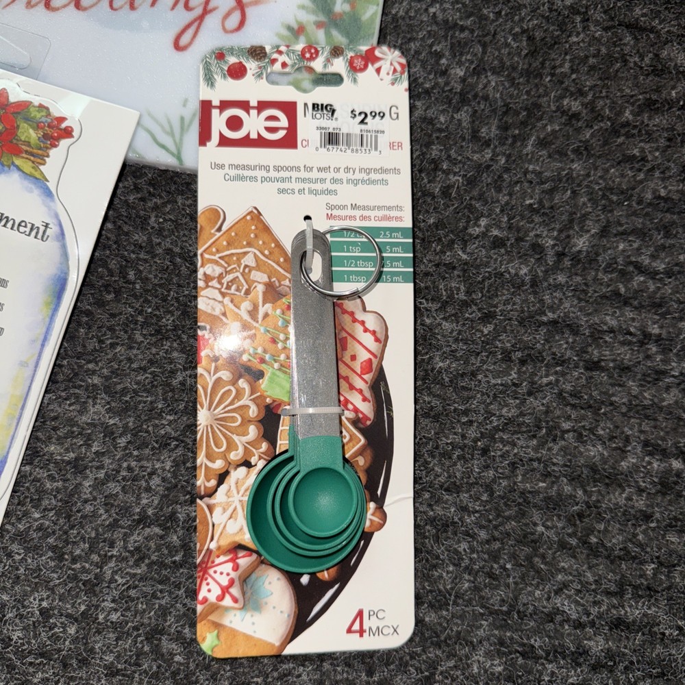 Christmas Baking Measuring Cups Measuring Spoons And Cutting Board Bundle New