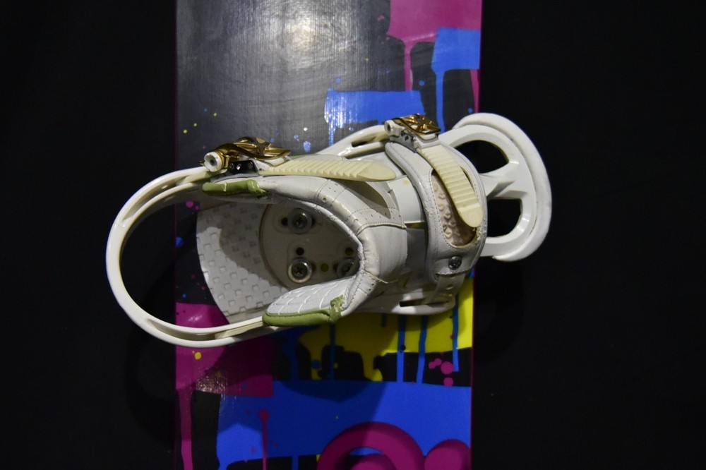 ALIBI ROGUE SNOWBOARD SIZE 149 CM WITH MEDIUM BINDINGS