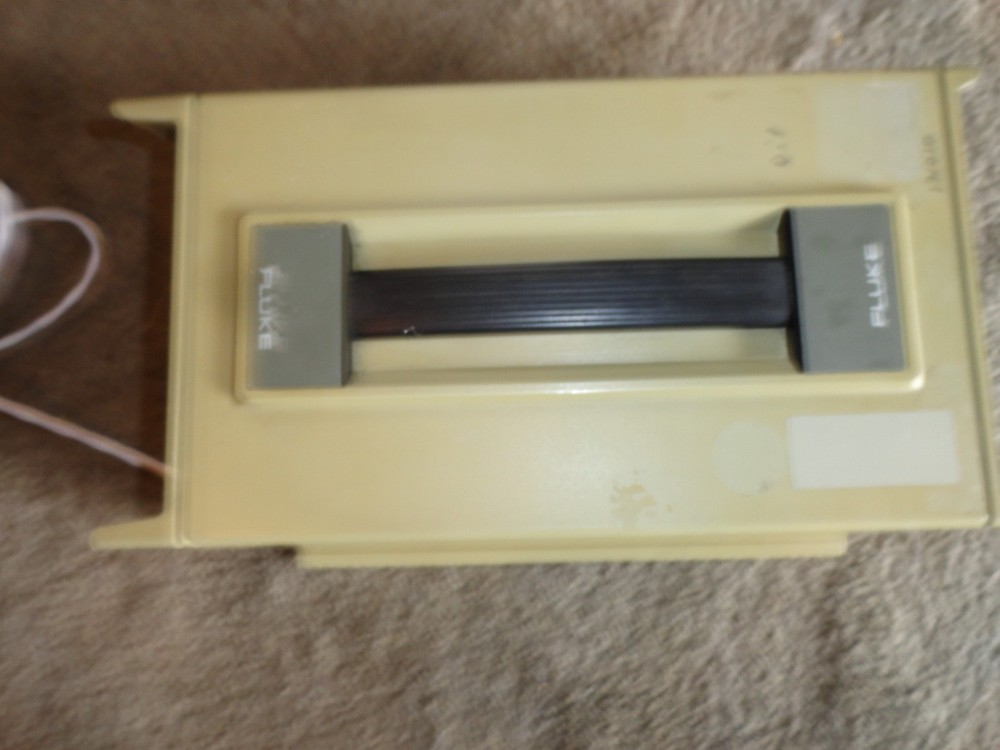 FLUKE 2180A RTD DIGITAL THERMOMETER WITH PROBE - PRECISION TEMPERATURE METER SYS