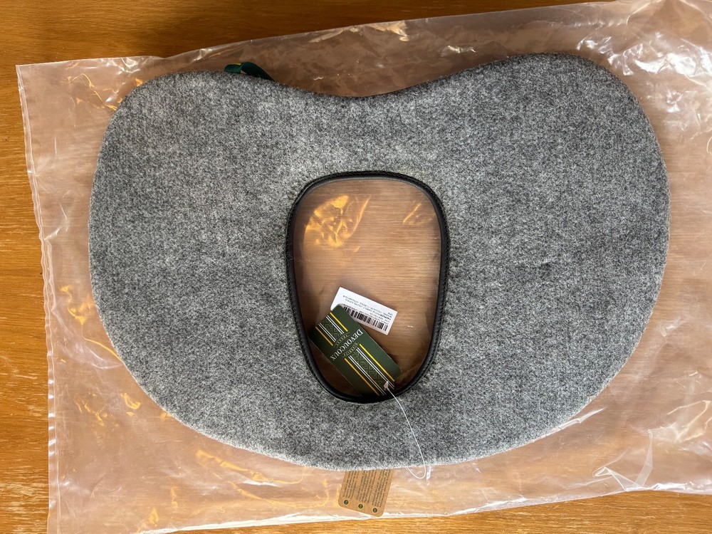 Devoucoux Wither Pad - NWT - Grey and Black - Half Pad
