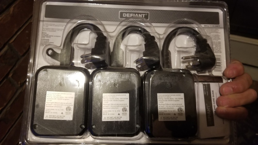 Defiant 3-Pack Wireless Indoor/Outdoor Remote Control Switch