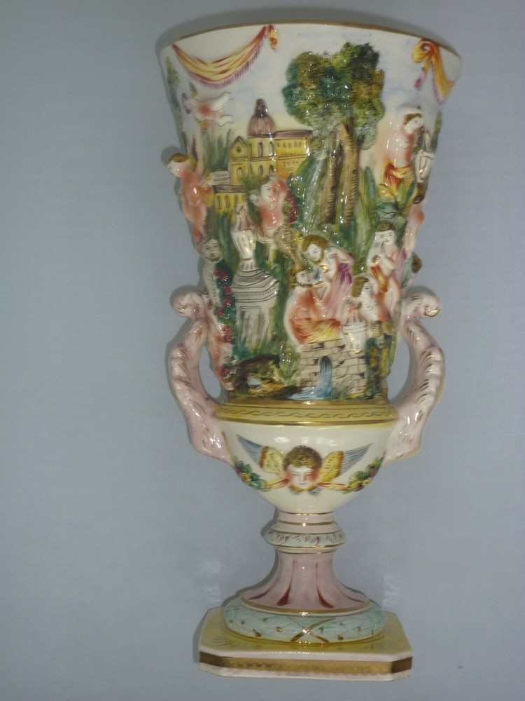 CAPODIMONTE VASE