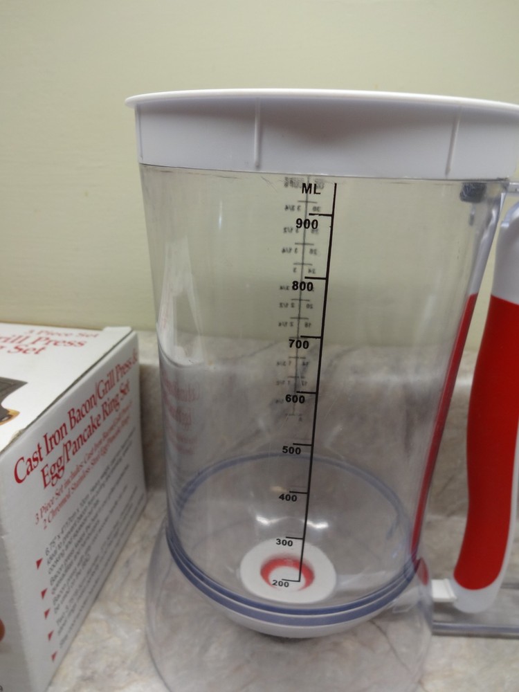 Cast Iron Bacon/Grill Press Egg/Pancake Ring Set & Batter Pitcher