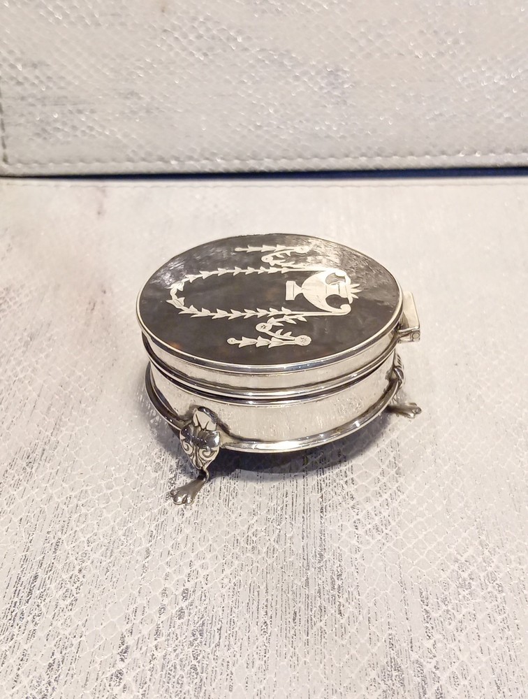 Solid Silver Trinket Box by Charles Boyton & Sons London 1908.