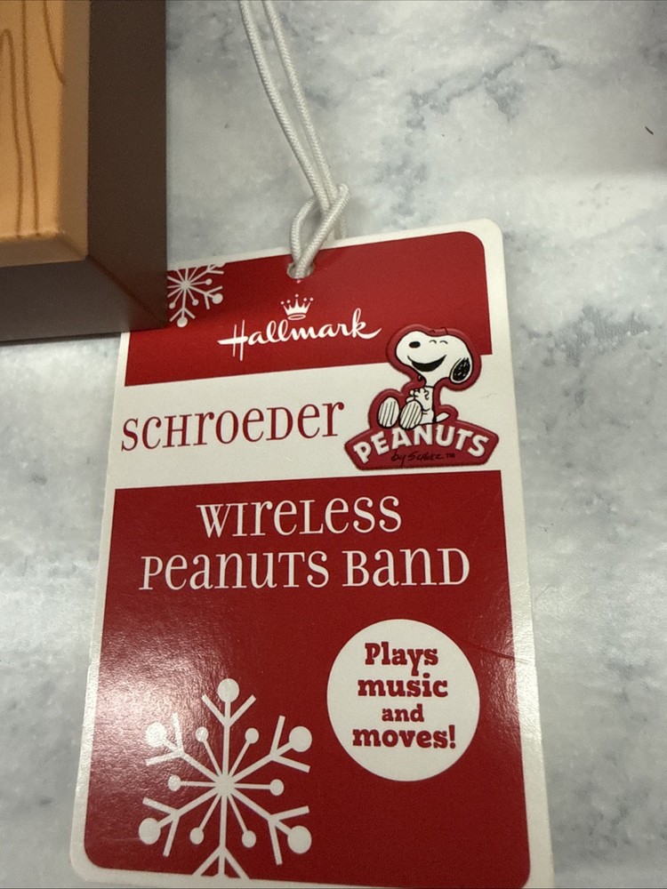 Hallmark Schroeder Wireless Peanuts Band 2011 NWT Working!