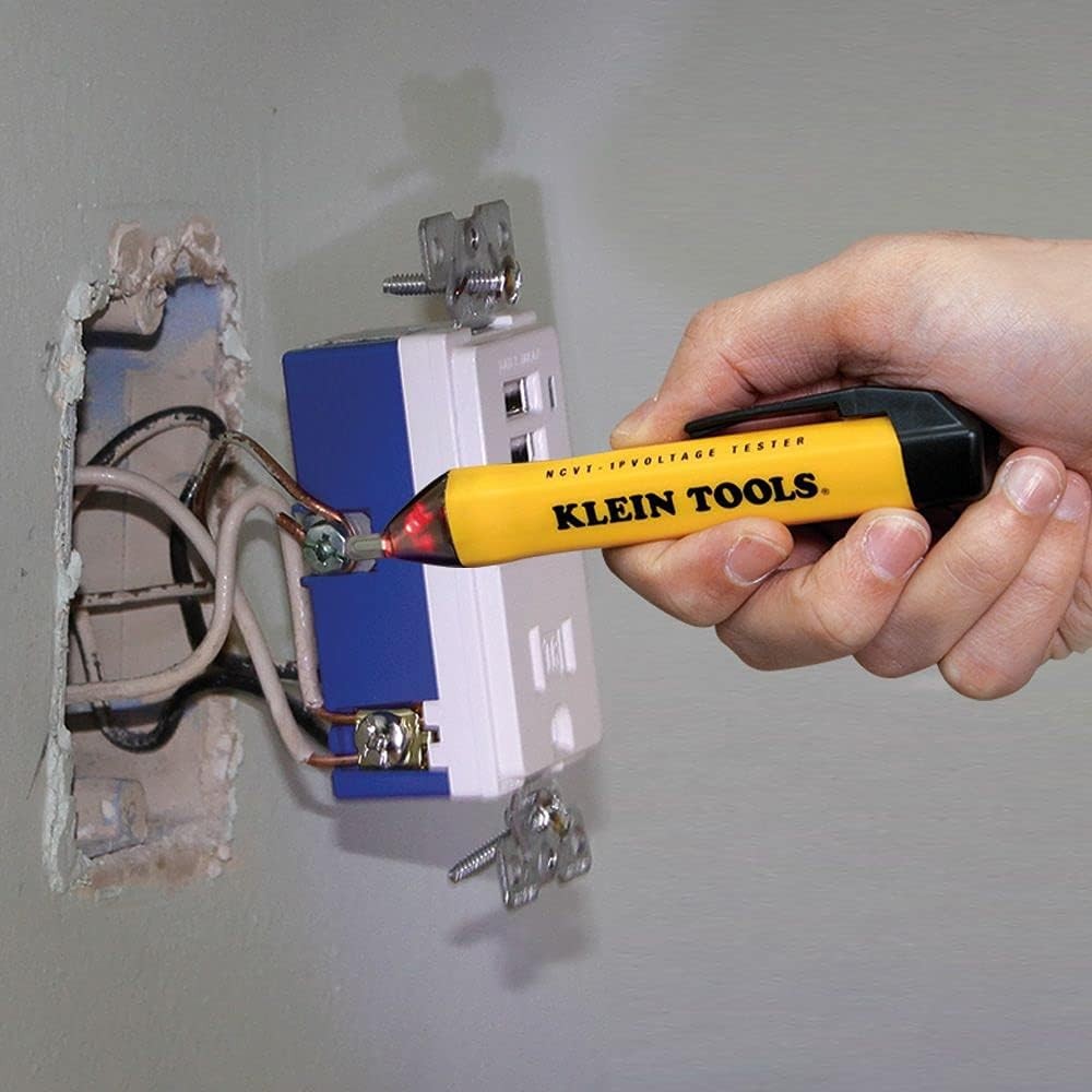 Klein Tools 80077 Voltage Test Kit, Electronic AC/DC Tester, GFCI Green