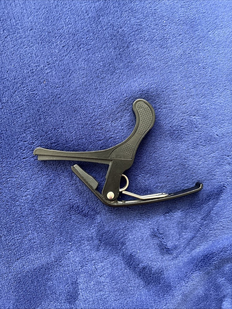 Yamaha Black Guitar Capo