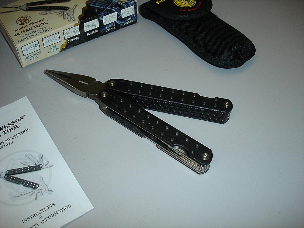Smith & Wesson 44 Mag Tool Deluxe - 16 Function Multi-Tool SW1010 - New in Box