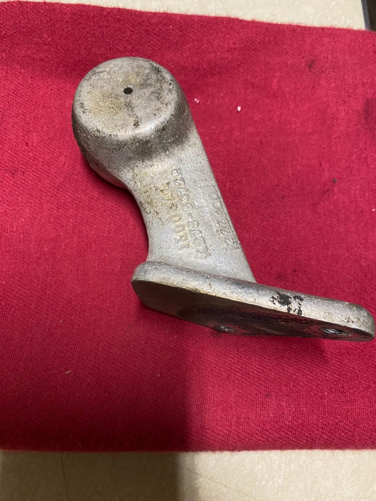 KENWORTH LOWER CAB ACCESS, GRAB HANDLE:  BRACKET, MOUNT, SUPPORT K275-5472R