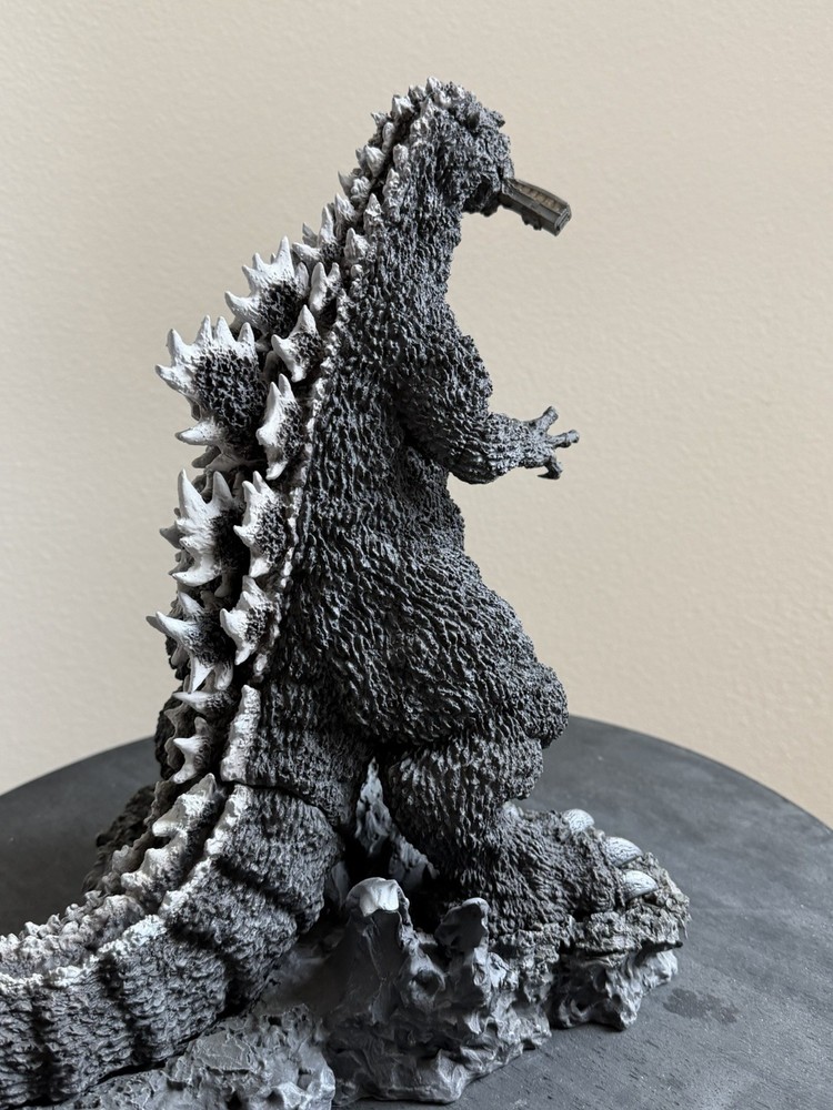 X-Plus Godzilla 1954 RIC 30cm Train Biter Monochrome - Bandai
