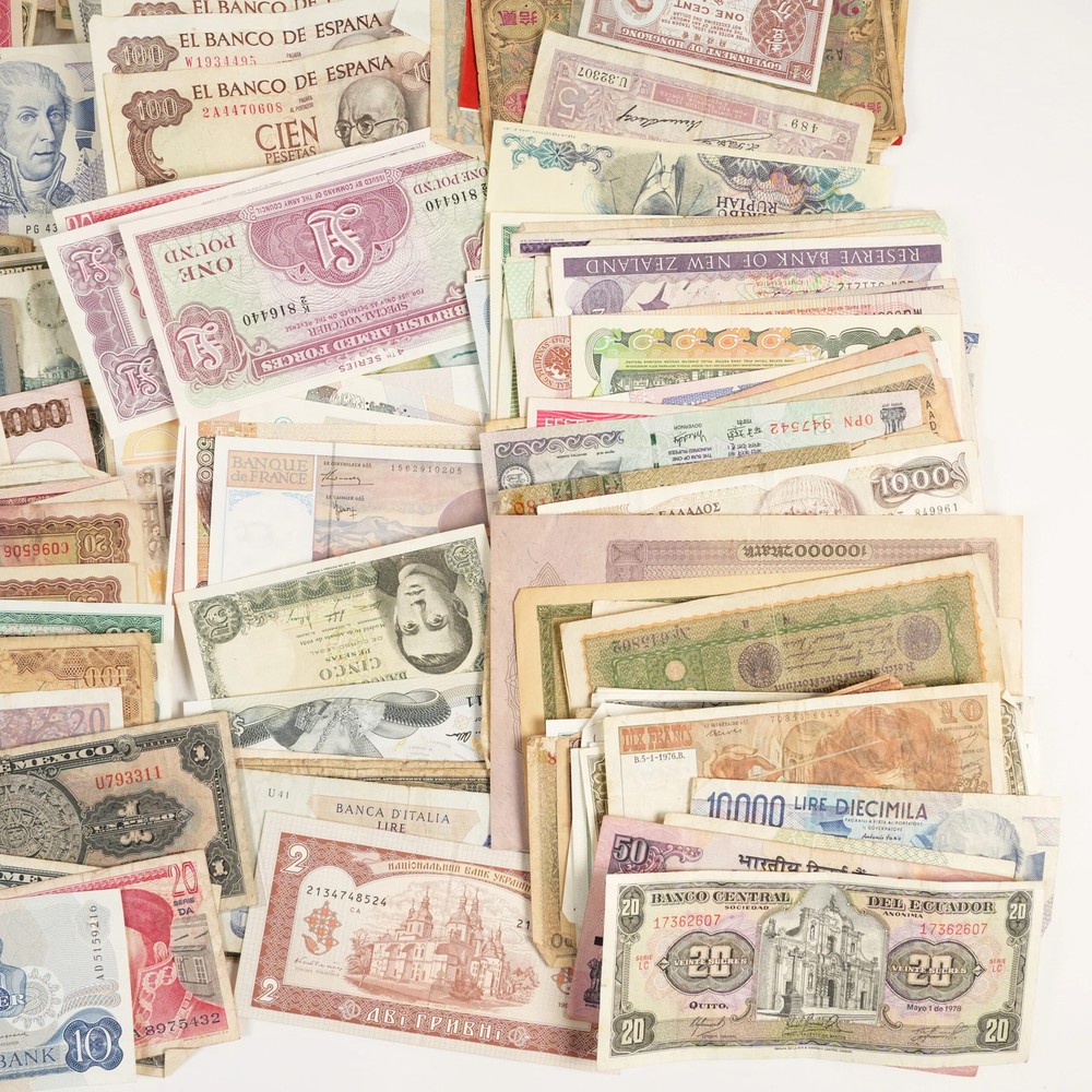 194x Assorted World/Foreign Bank Notes 30562