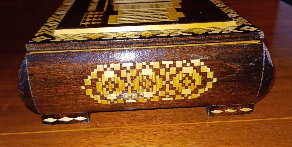 Russian (Soviet Union) Straw Inlay Keepsake Box 6"x9"x2.5".