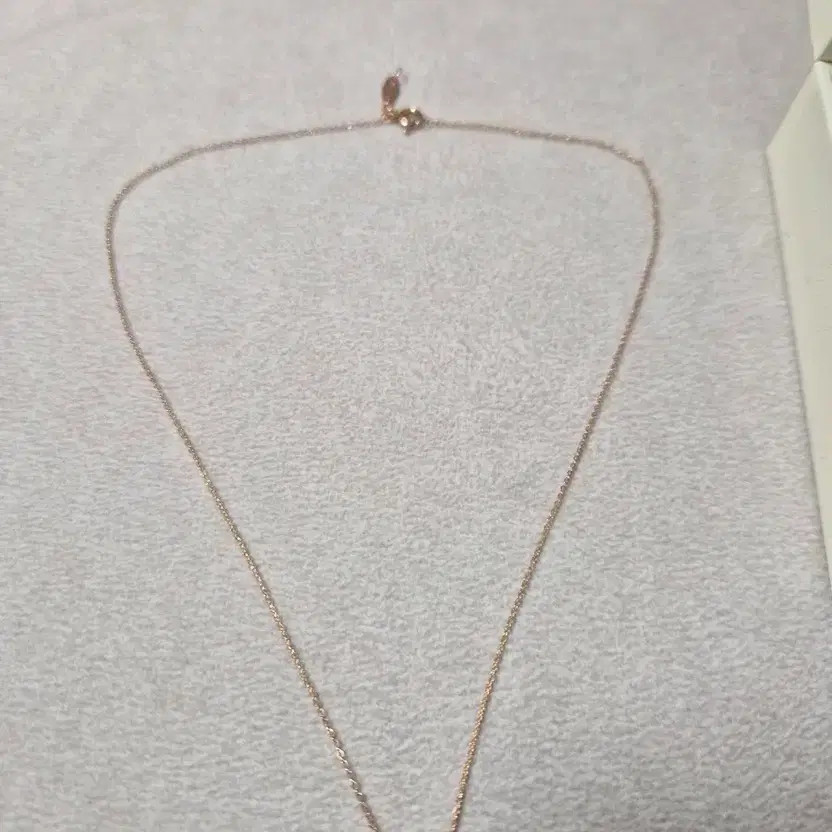 Stonehenge 14K Gold Necklace, Used Once, Includes Case