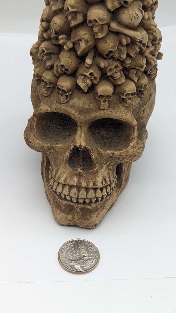 RETIRED BONE SUMMIT COLLECTION SKULL TOWER 97 WUI CANDLE HOLDER