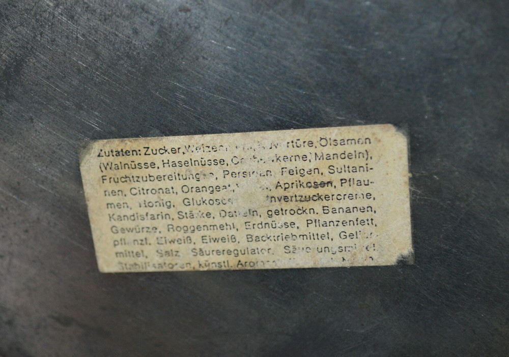 Nuremberger Schatztaftlein German Biscuit Tin Embossed Hinged Lid