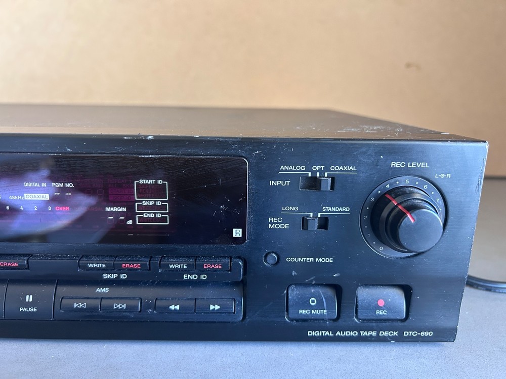 Sony DTC-690 DAT Digital Audio Tape Deck Player Recorder PARTS - Powers On