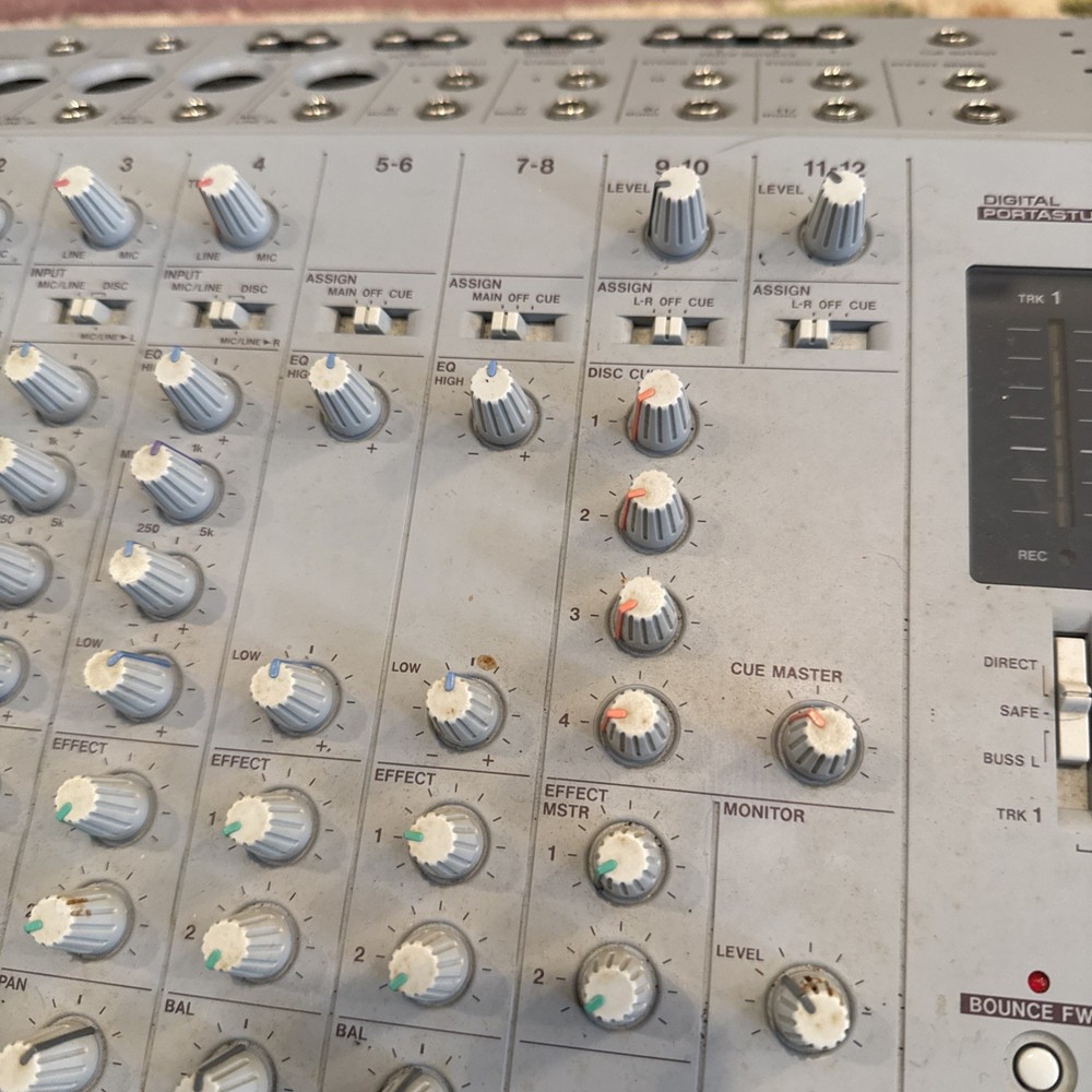 Tascam Digital PortaStudio 564 - Powers On / Untested