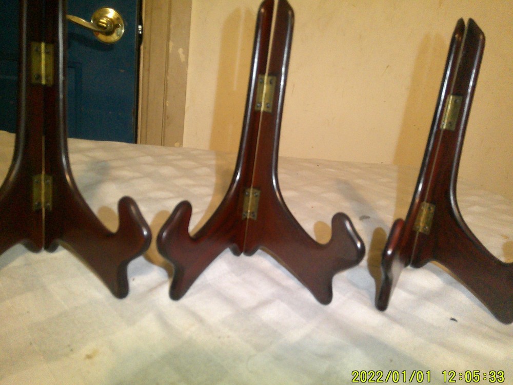 3 WOODEN TABLE TOP PLATE HOLDERS ROSE PATTERN BASES