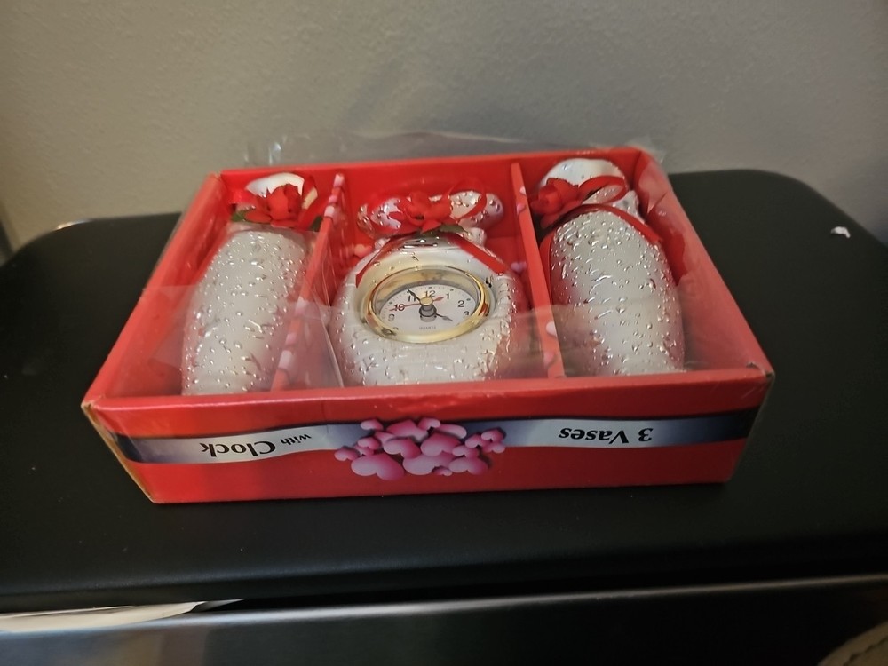 3 Vases With A Clock Set