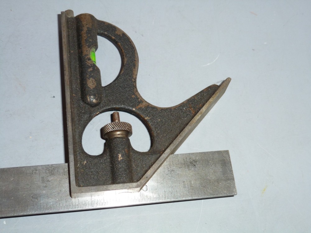 BROWN & SHARPE SQUARE AND PROTRACTOR