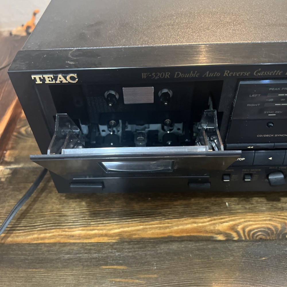 TEAC W-520R Dual Auto Reverse Cassette Deck (Powers On)