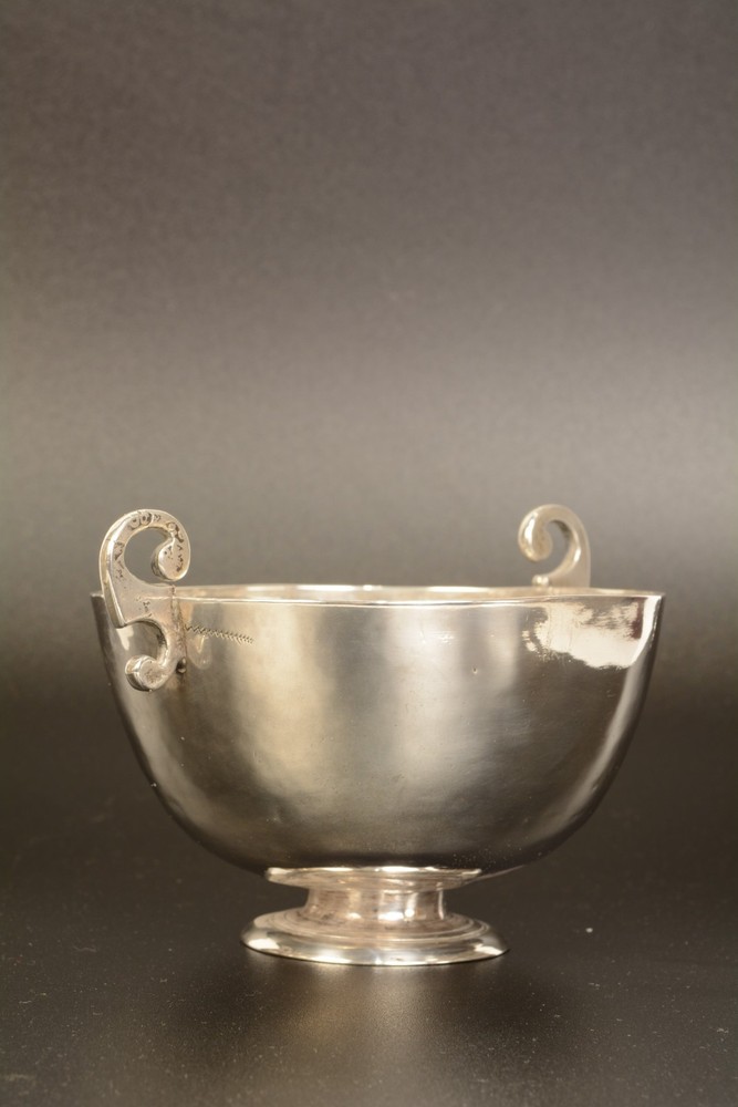 Silver two-handled cup (“bernegal”). 17th-18th centuries.
