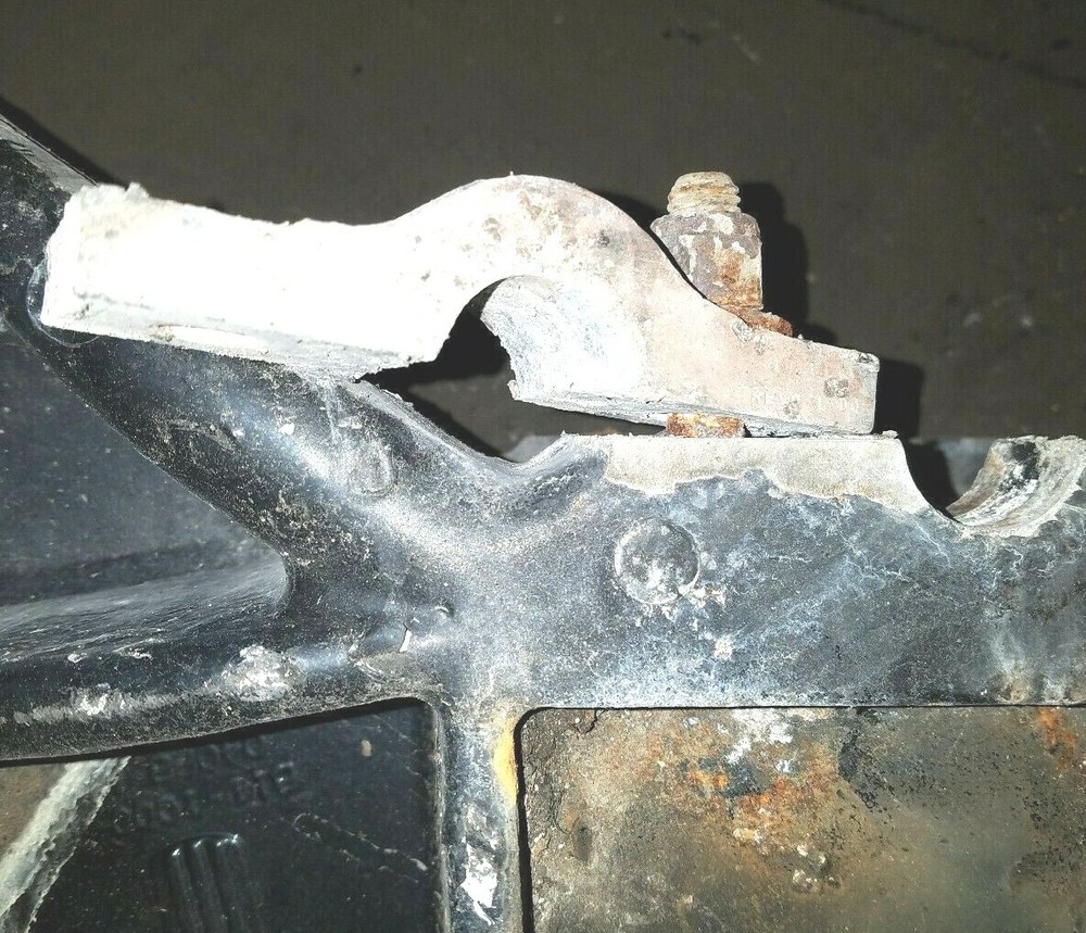KENWORTH T-2000 FRAME HORN B11-1000-1R