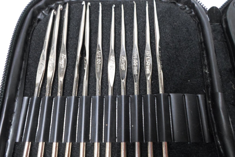 Boye Crochet Hook Set Pink Case