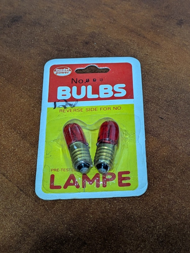 Model Power - Multi-Scale - #399 - 12V Screw In Type Lampe (Red) - NOS