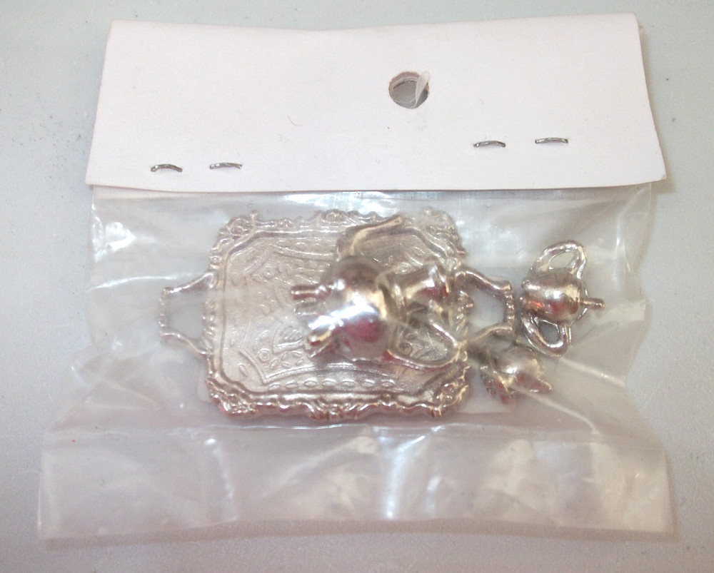 5 DOLL HOUSE ITEMS NEW IN PACKETS