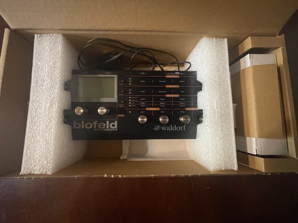 Waldorf Blofeld Desktop Synthesizer - Black (Shadow Edition)
