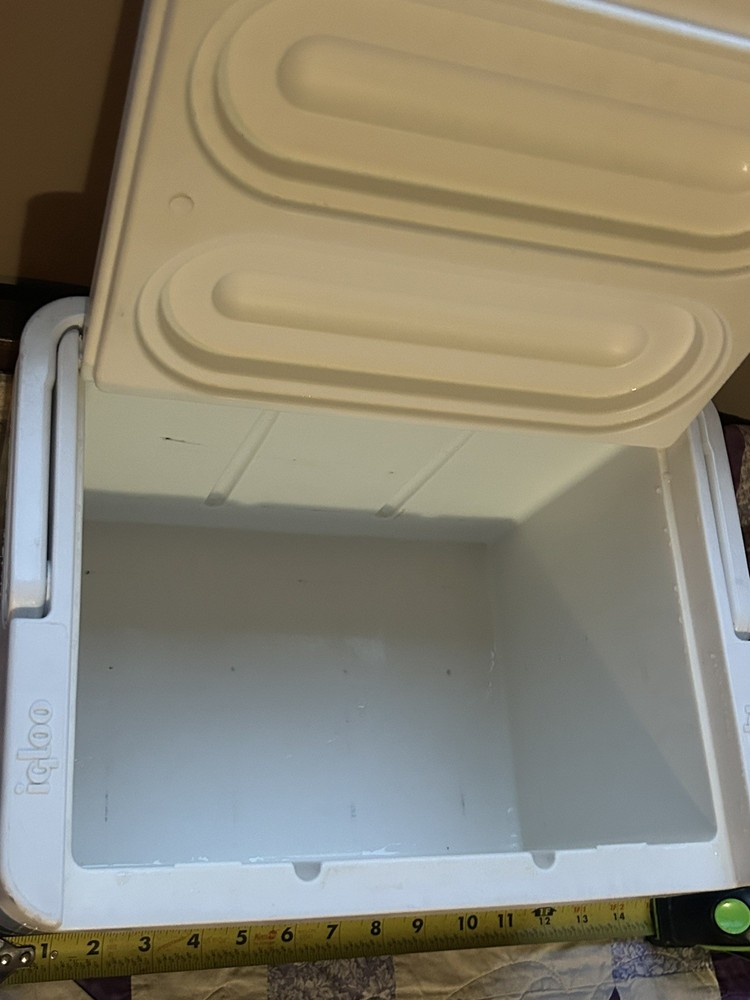 Retro Molson Ice six pack Igloo cooler Black and White