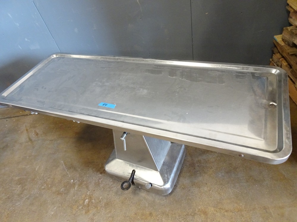Shore-Line Mobile Adjustable Hydraulic Veterinary Surgery Table - Needs Work