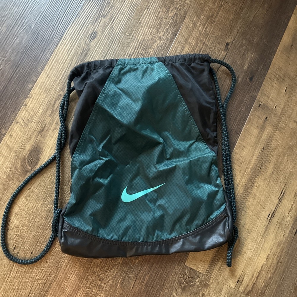 NIKE TRAINING GYM SACK.. Green EUC