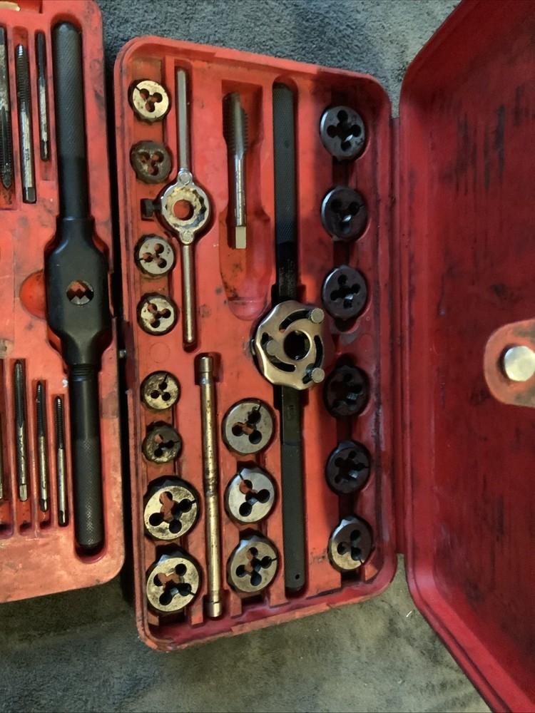 Snap On Td-2425 Tap And Die Set, See Pics….not Sure What’s Missing….