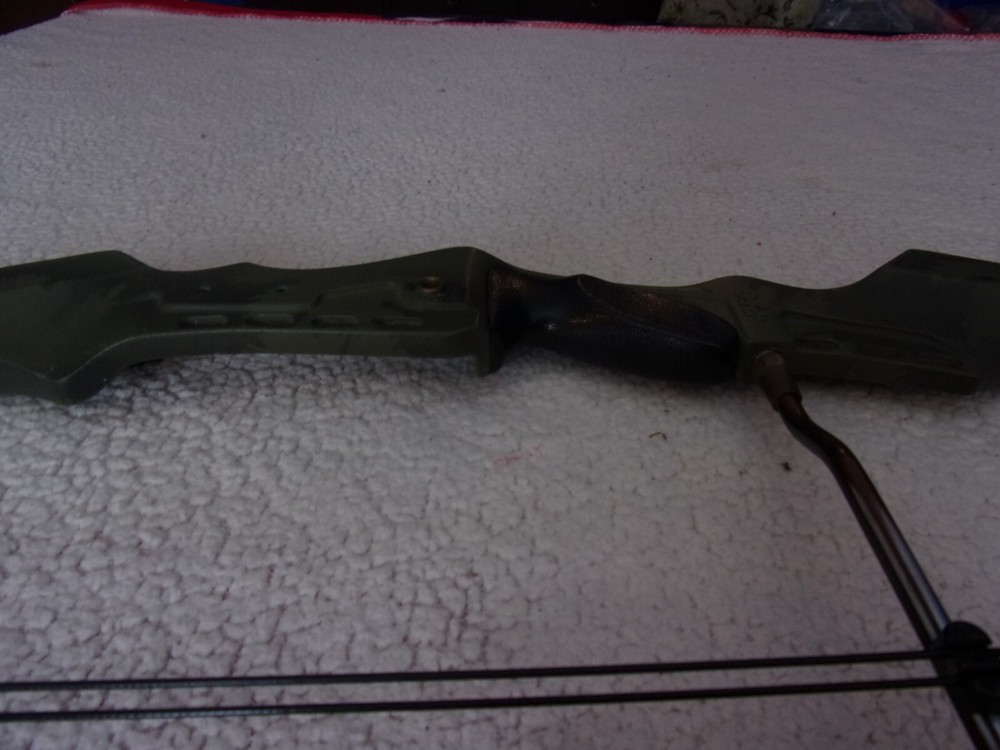 PSE Game Sport Pulsar Express Compound Bow