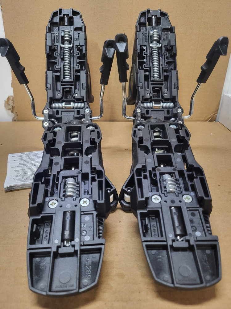 Atomic Ski Bindings Black / Orange Parts