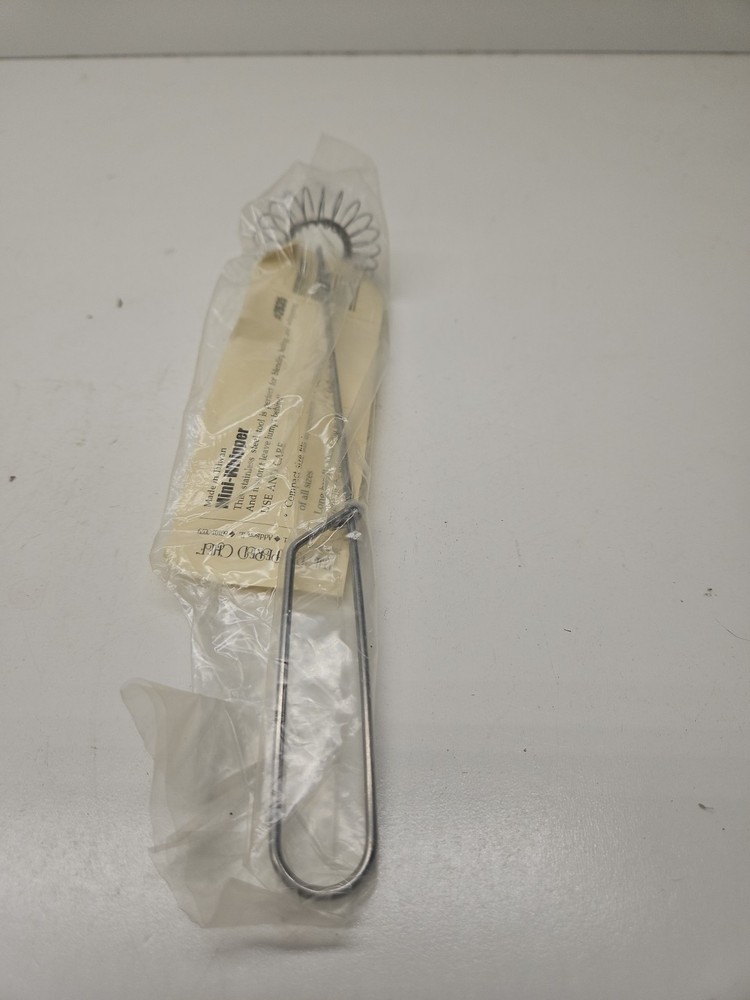 PAMPERED CHEF #2635 Mini Whipper retired NIP