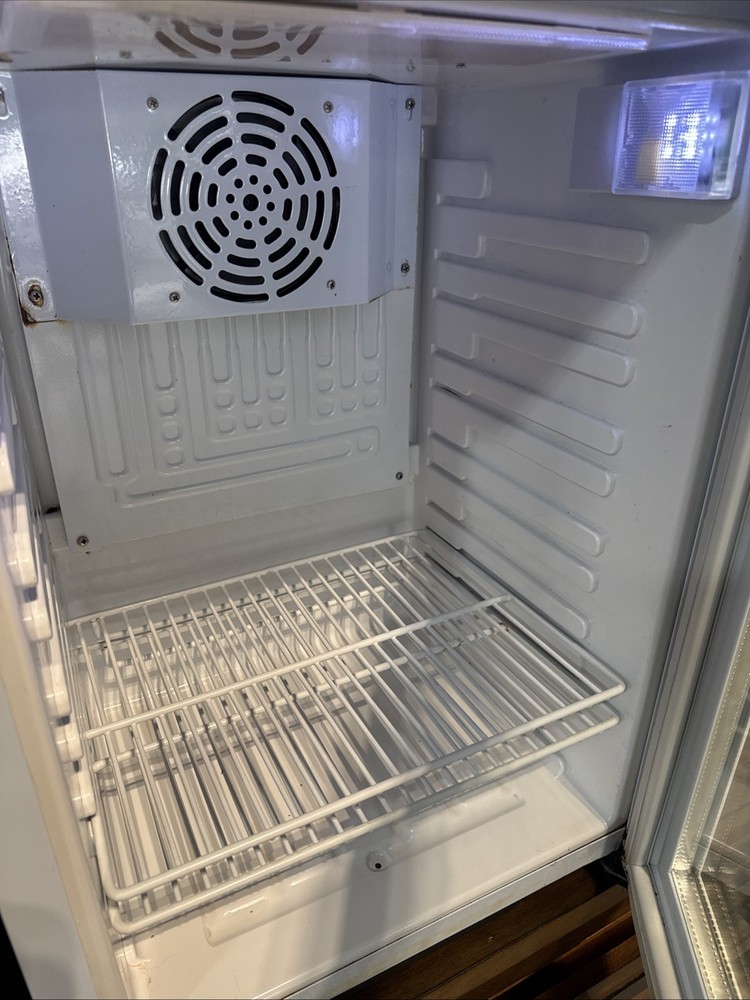 Mini Refrigerator/used /clean/works Tested / No Key