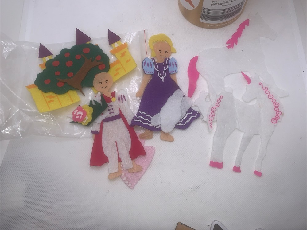 HAND MADE MODERN FELT LETTER SHAPES